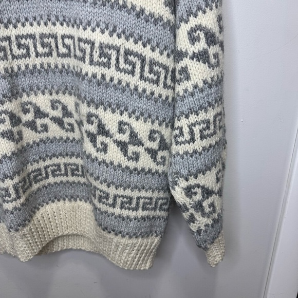 Vintage Handknit Cowichan Style Crewneck Sweater Size Medium - Picture 3 of 11